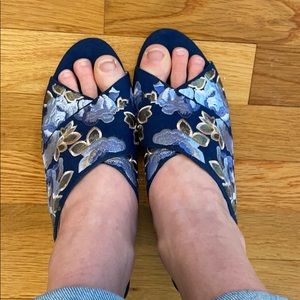 Sole Society size 7.5 navy blue floral heels